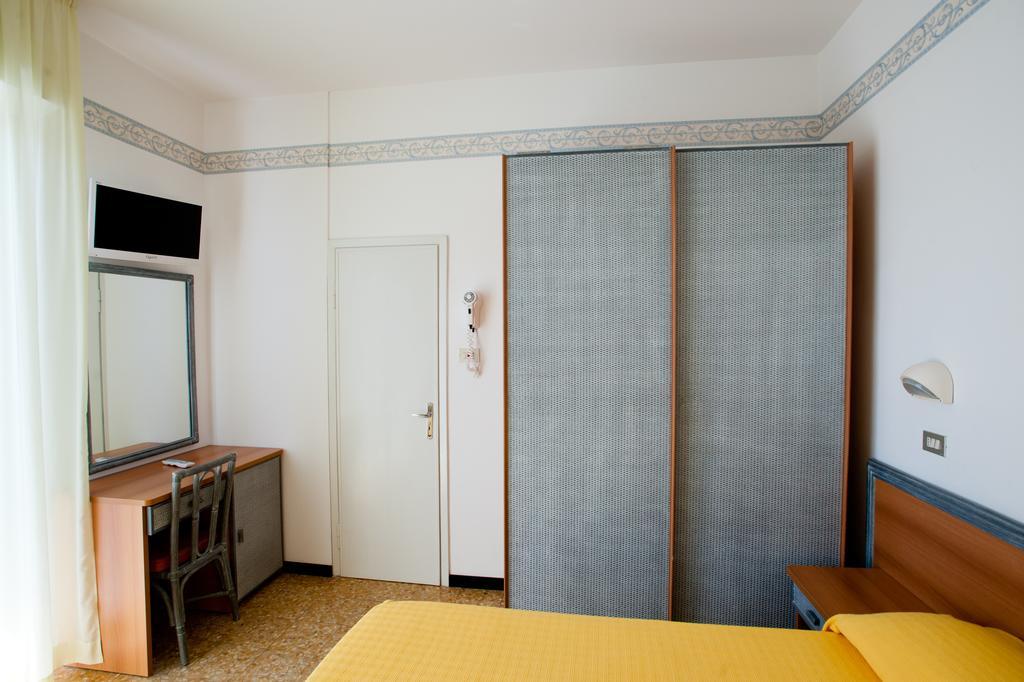Albergo Villa Mauri Римини Экстерьер фото